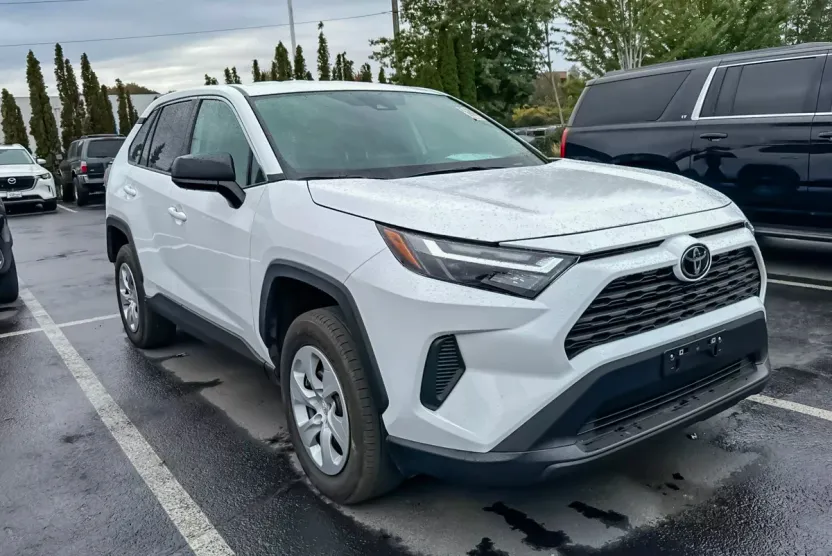 2024 Toyota RAV4 LE photo 1