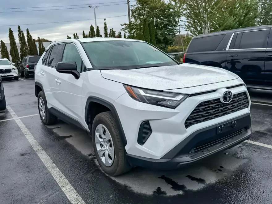 2024 Toyota RAV4 LE photo 1