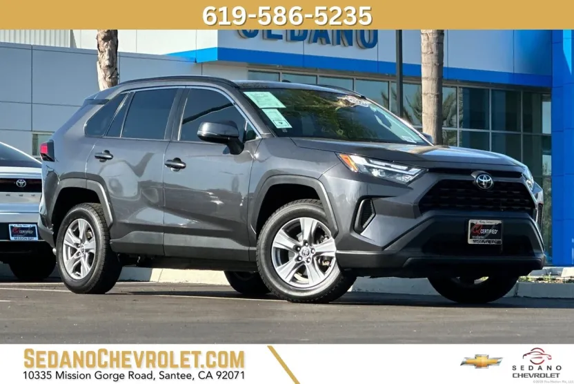2022 Toyota RAV4 XLE photo 1