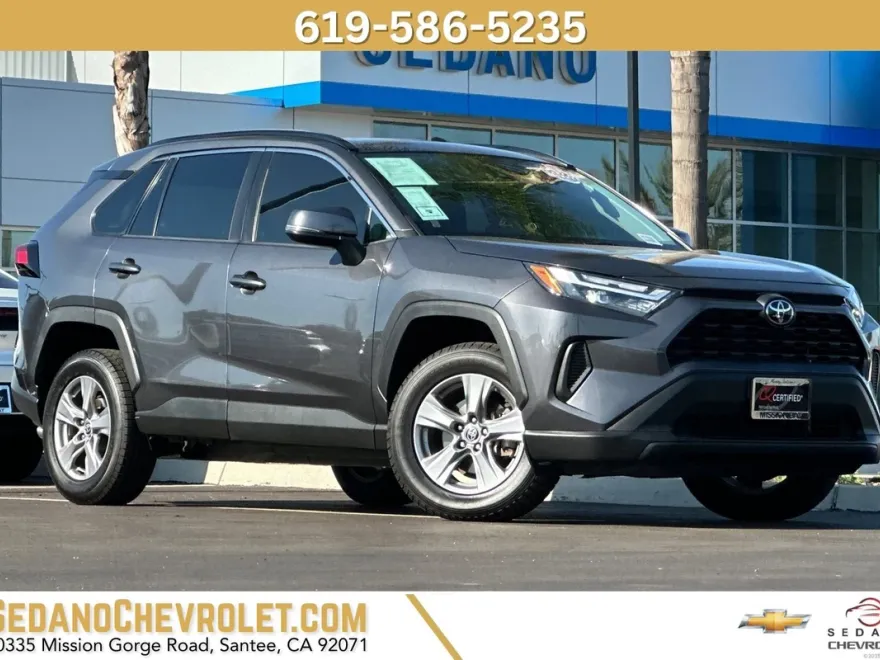 2022 Toyota RAV4 XLE photo 1