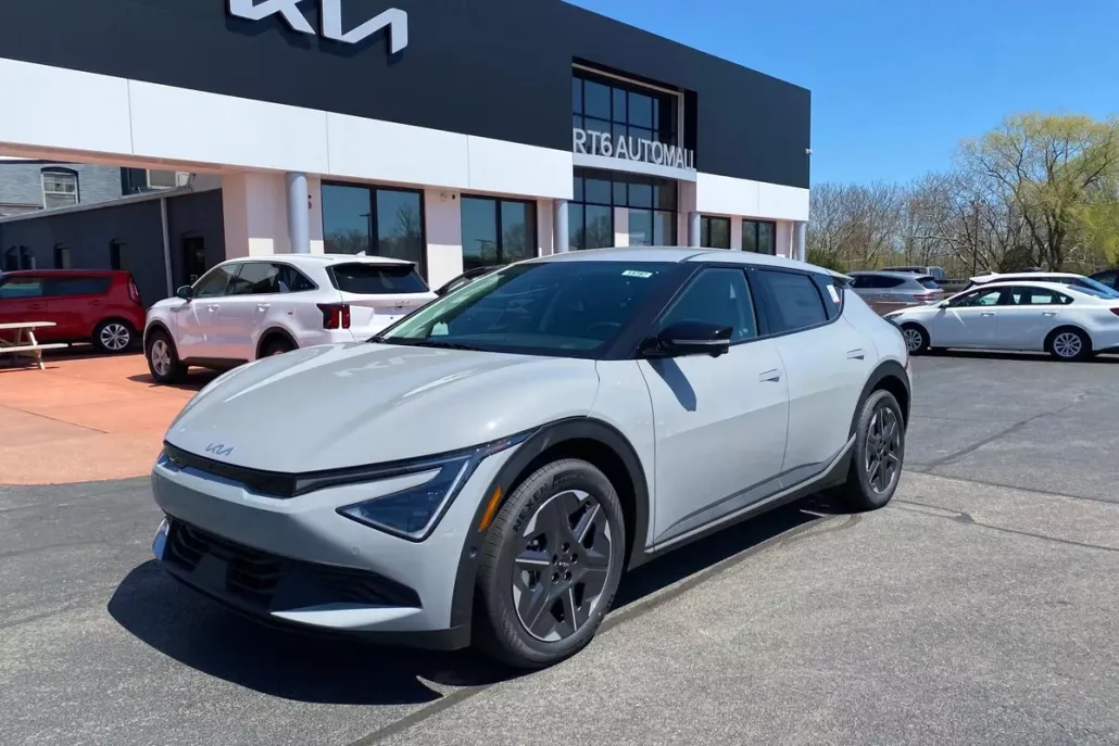 2025 Kia EV6 Light photo 1