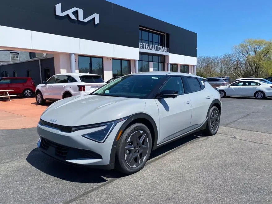 2025 Kia EV6 Light photo 1