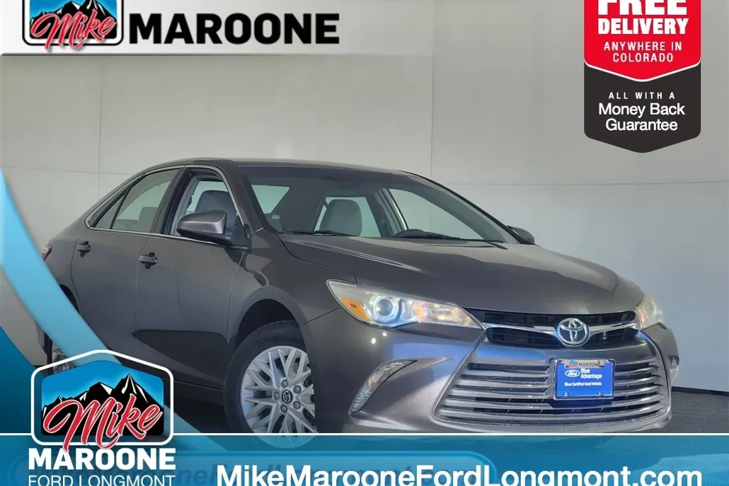 2016 Toyota Camry SE photo 1