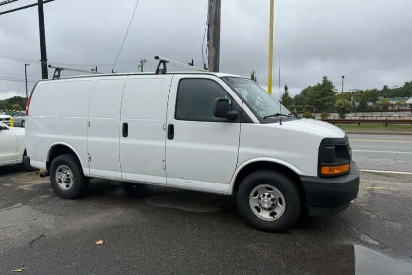 2017 Chevrolet Express Cargo Van 2500 photo 1