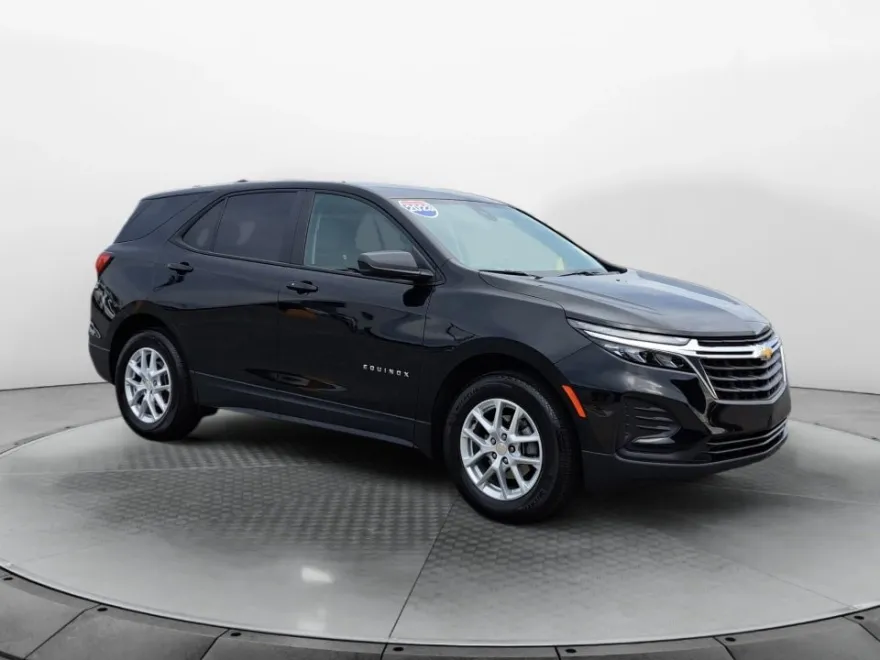 2023 Chevrolet Equinox LS photo 1