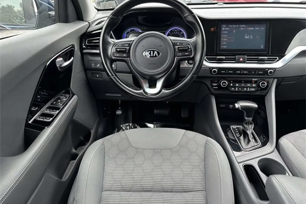 2020 Kia Niro LXS photo 1