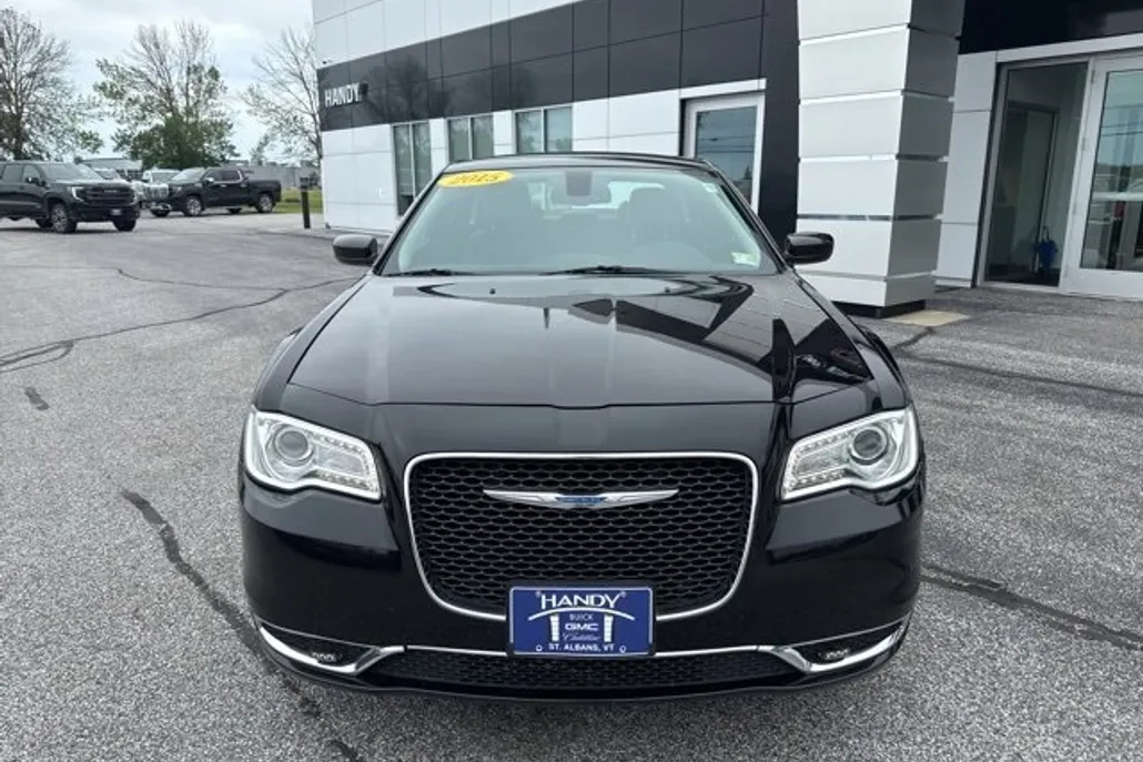 2015 Chrysler 300 Limited photo 1