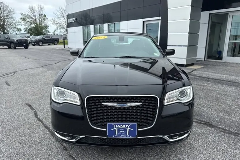 2015 Chrysler 300 Limited photo 1