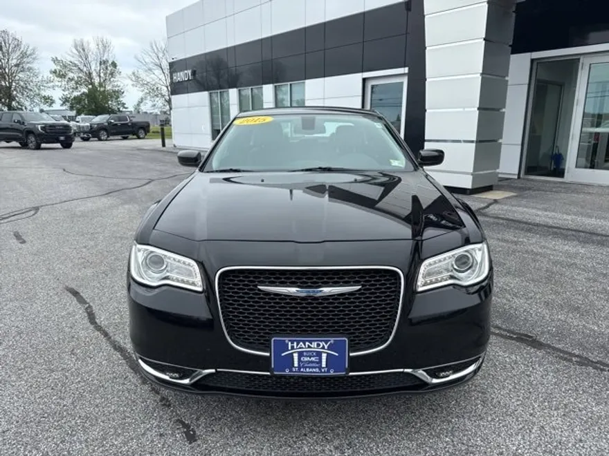 2015 Chrysler 300 Limited photo 1