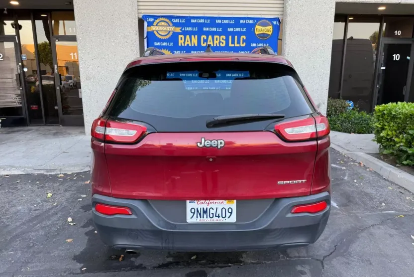 2016 Jeep Cherokee Sport photo 1