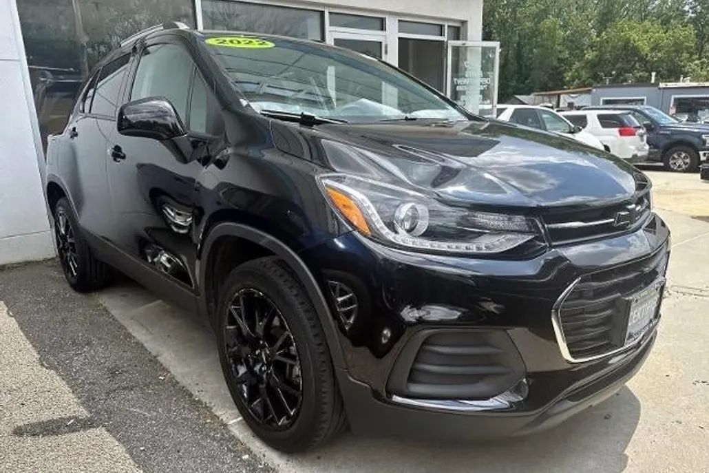 2022 Chevrolet Trax LT photo 1