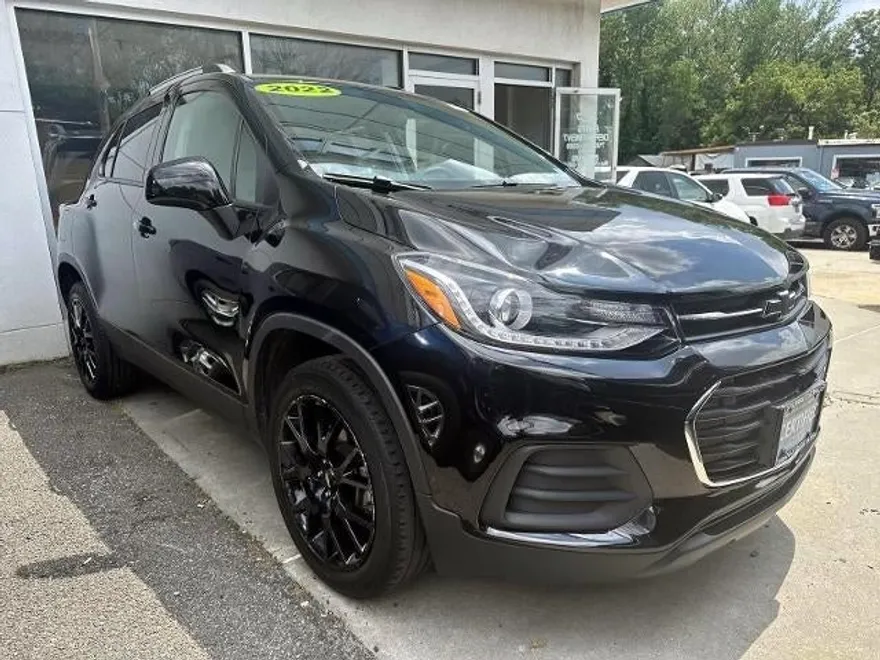 2022 Chevrolet Trax LT photo 1