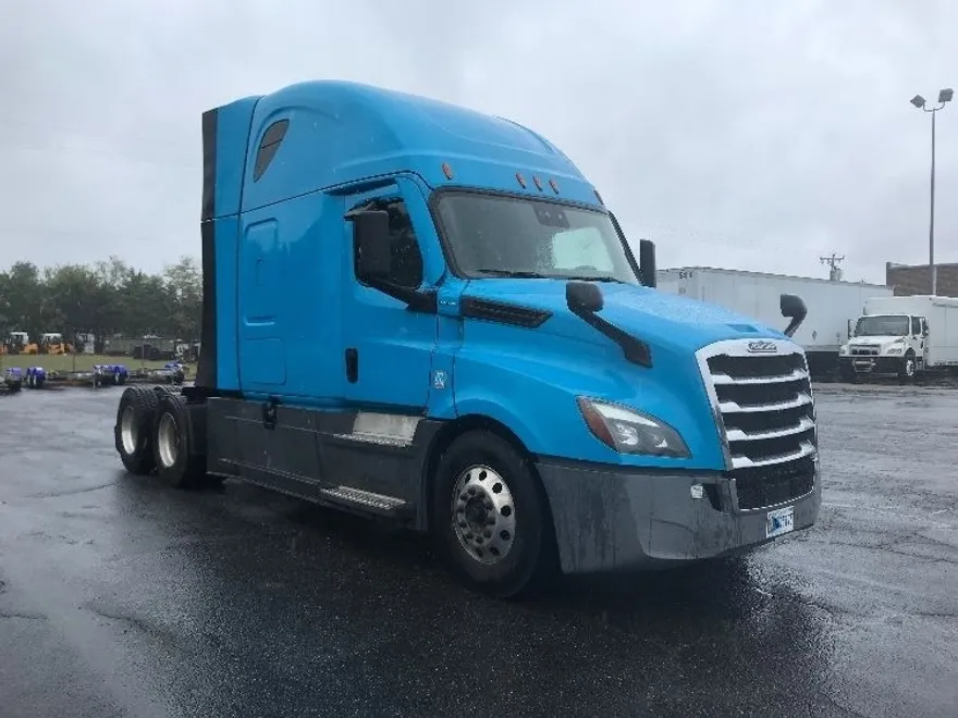 2022 Freightliner Cascadia 126" Sleeper Cab photo 1