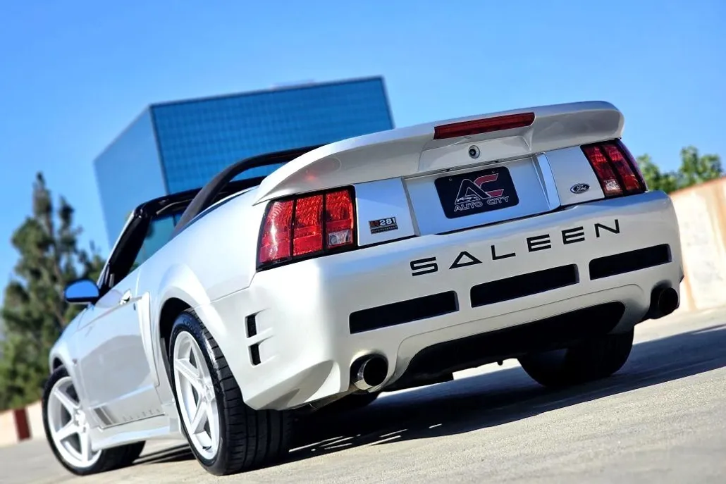 2001 Ford Mustang GT Deluxe Convertible photo 1
