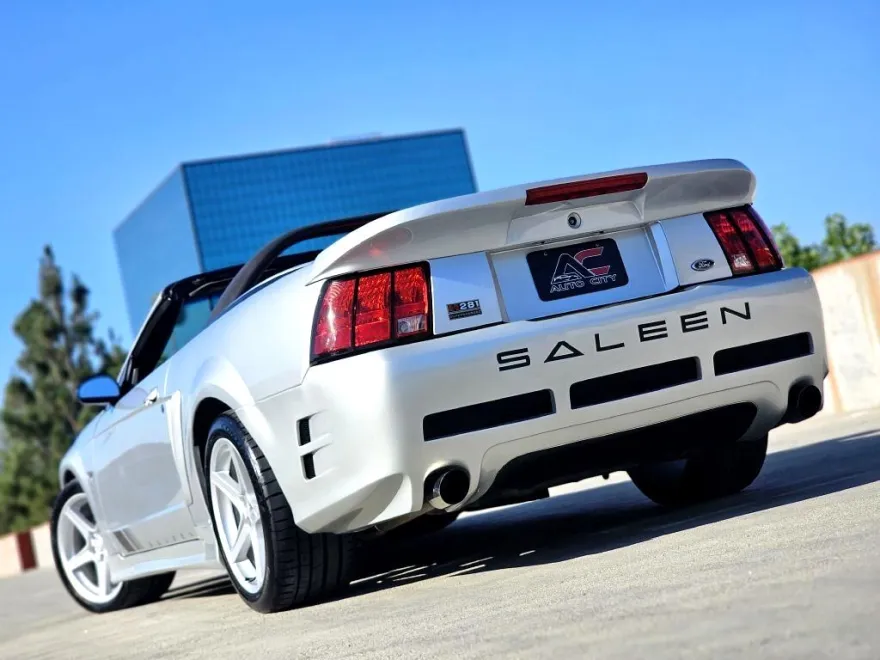 2001 Ford Mustang GT Deluxe Convertible photo 1