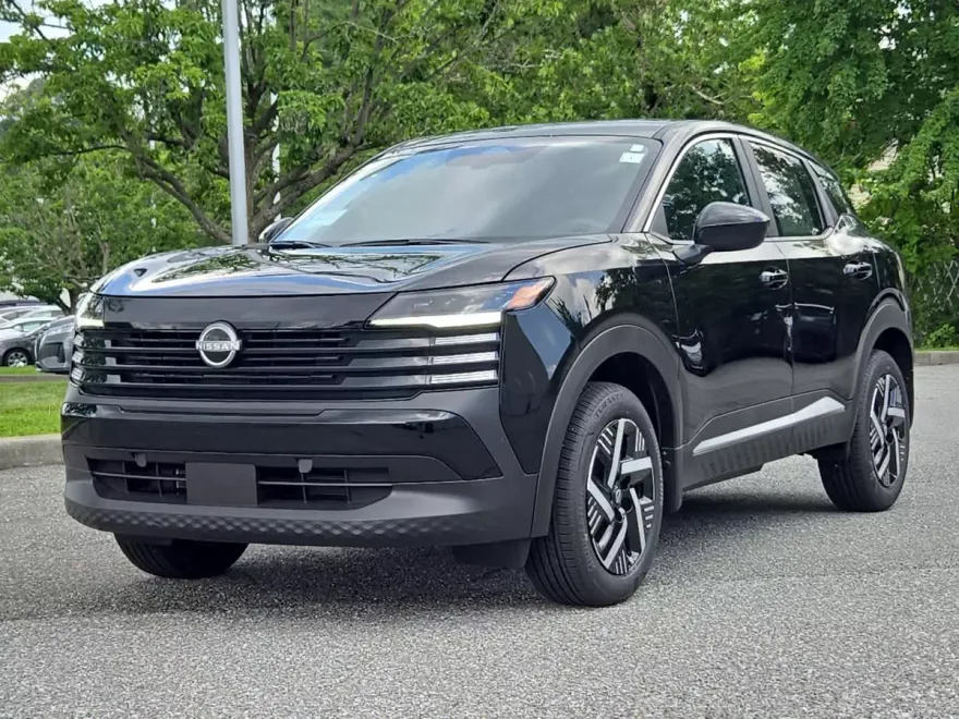 2025 Nissan Kicks SV photo 1