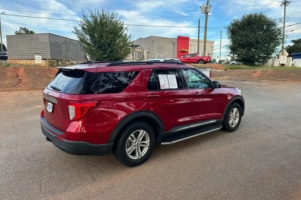 2022 Ford Explorer XLT photo 1