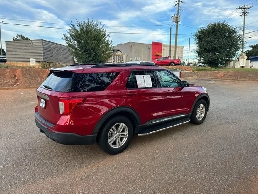 2022 Ford Explorer XLT photo 1