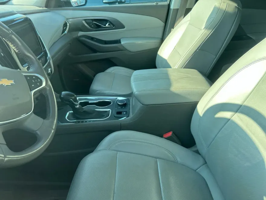 2021 Chevrolet Traverse Premier photo 1