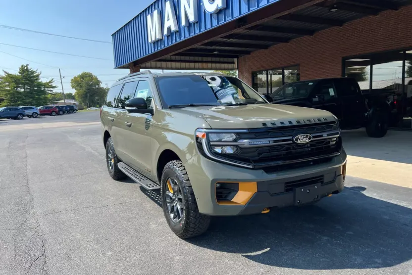2025 Ford Expedition photo 1