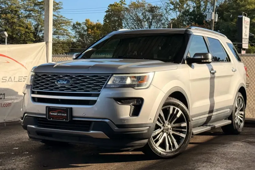 2018 Ford Explorer Platinum photo 1