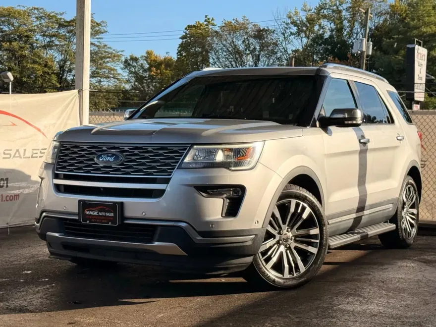 2018 Ford Explorer Platinum photo 1