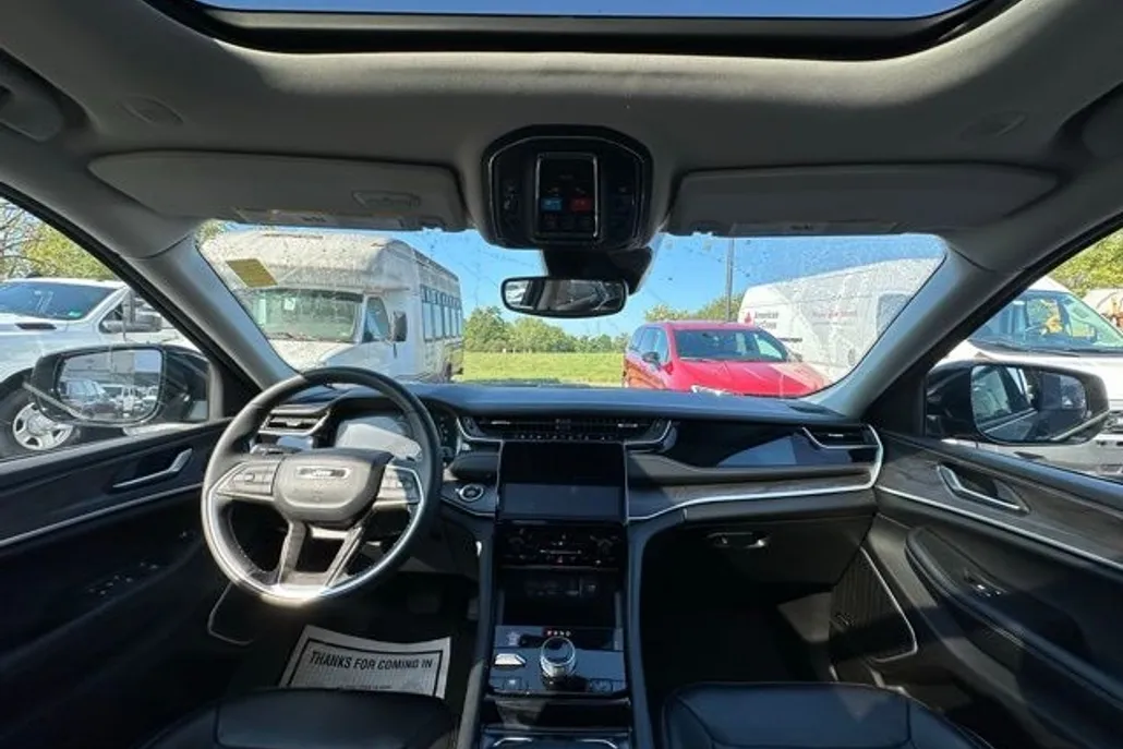 2023 Jeep Cherokee 4xe photo 1
