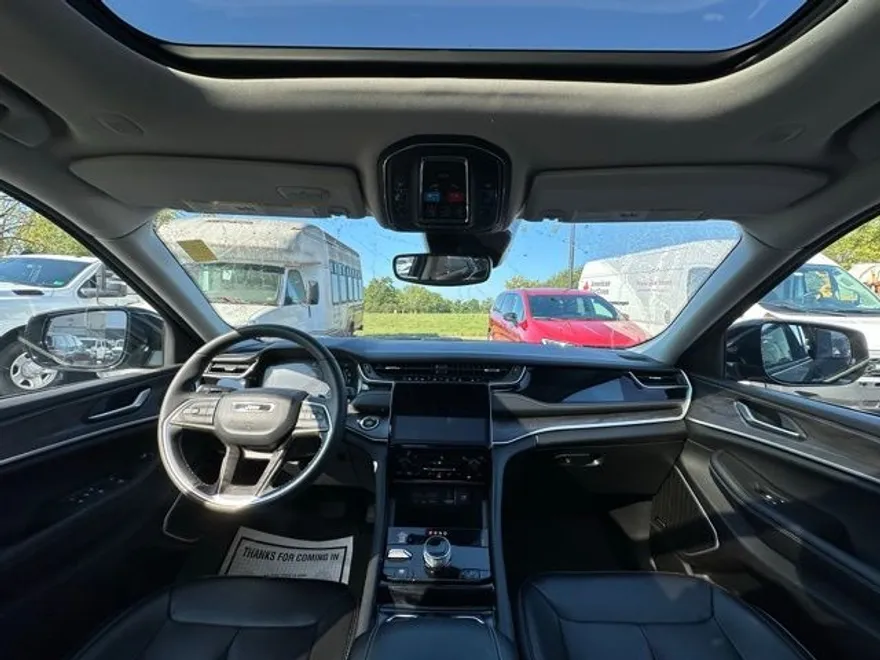 2023 Jeep Cherokee 4xe photo 1