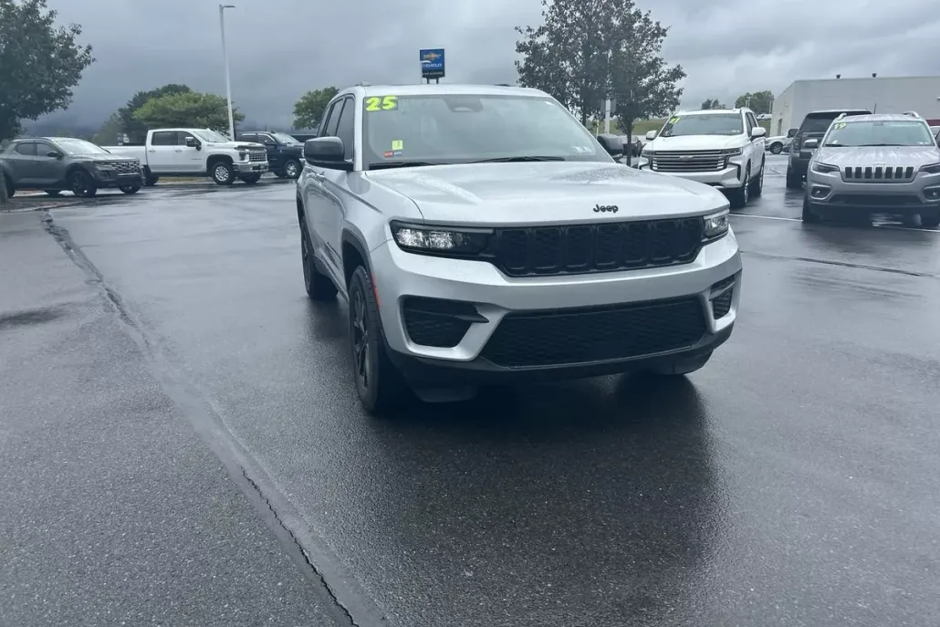 2025 Jeep Grand Cherokee Laredo Altitude X photo 1