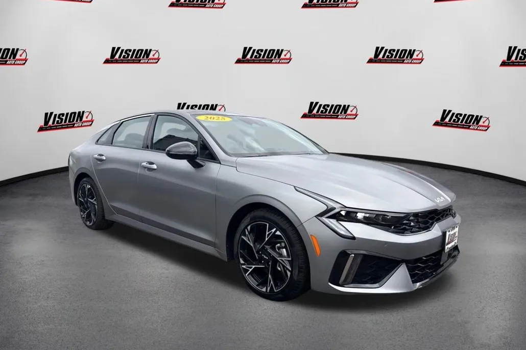 2025 Kia K5 GT-Line photo 1
