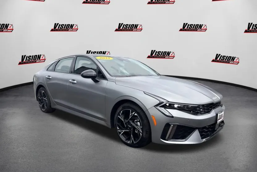 2025 Kia K5 GT-Line photo 1