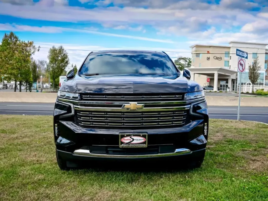 2023 Chevrolet Suburban Premier photo 1