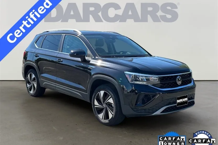 2024 Volkswagen Taos SE photo 1