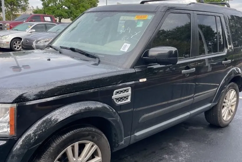 2010 Land Rover LR4 HSE photo 1