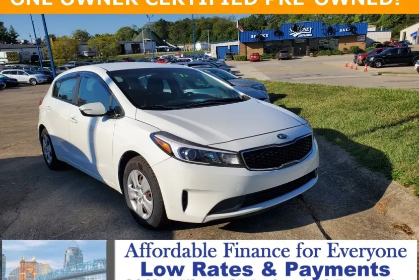 2017 Kia Forte LX photo 1