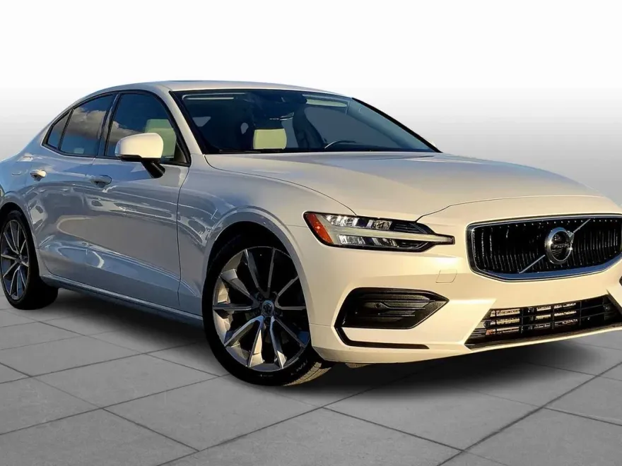 2019 Volvo S60 Momentum photo 1