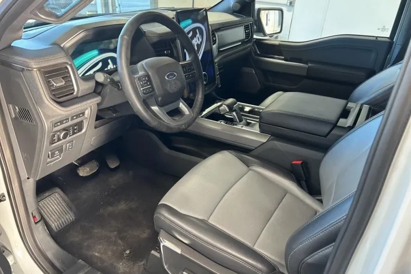2023 Ford F-150 Lightning Lariat photo 1