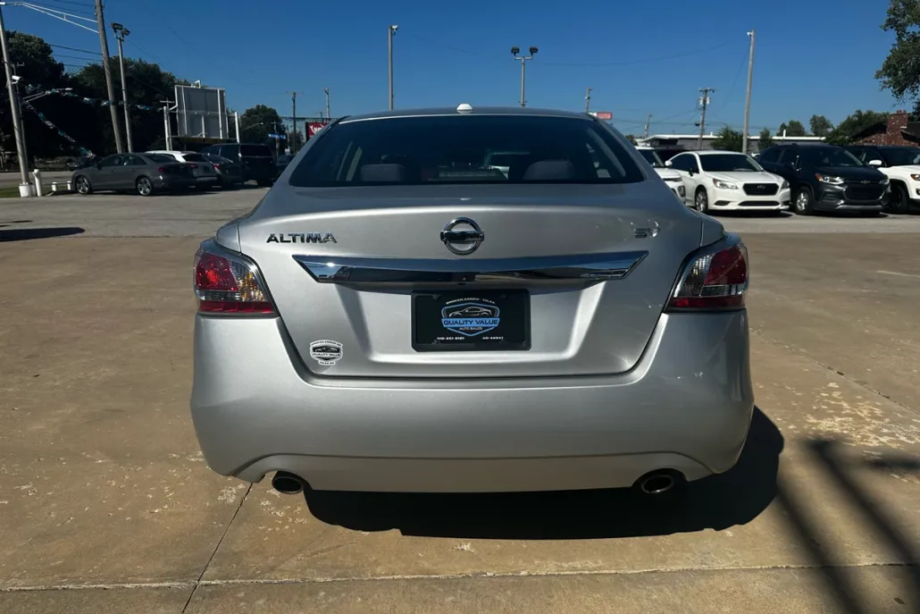 2015 Nissan Altima 2.5 SV photo 1