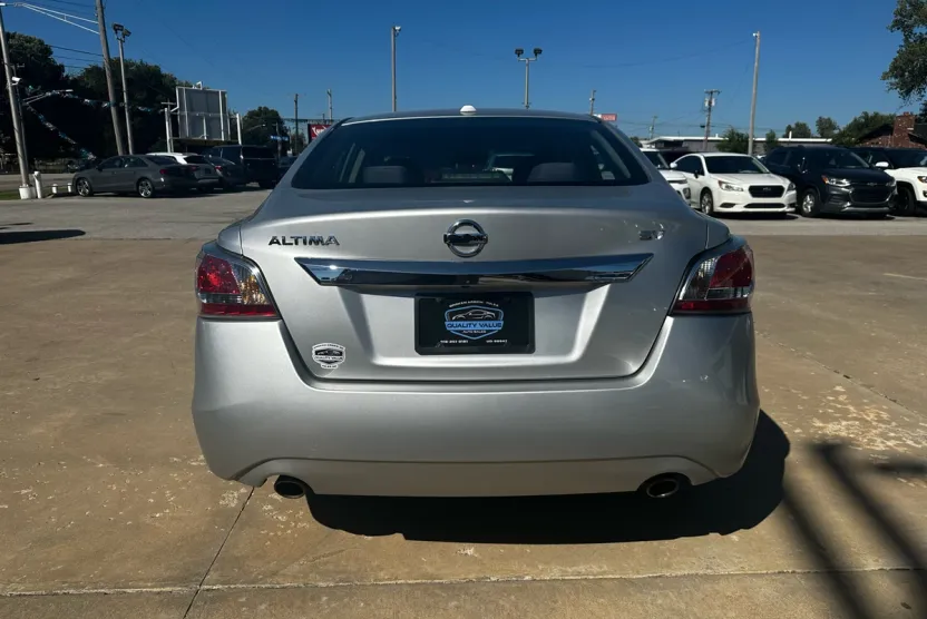 2015 Nissan Altima 2.5 SV photo 1