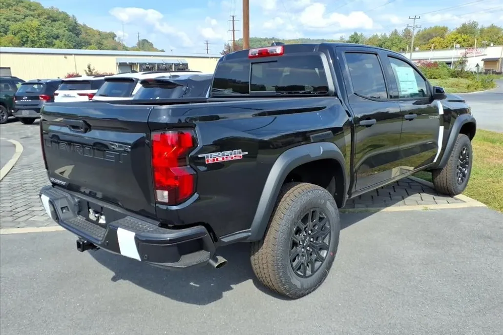 2026 Chevrolet Colorado Trail Boss photo 1