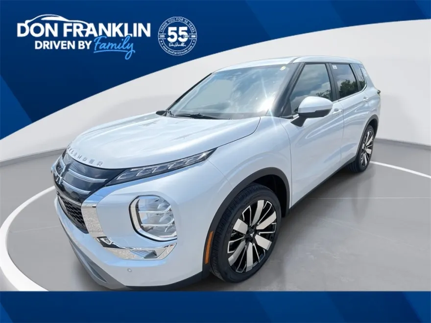 2025 Mitsubishi Outlander SE photo 1