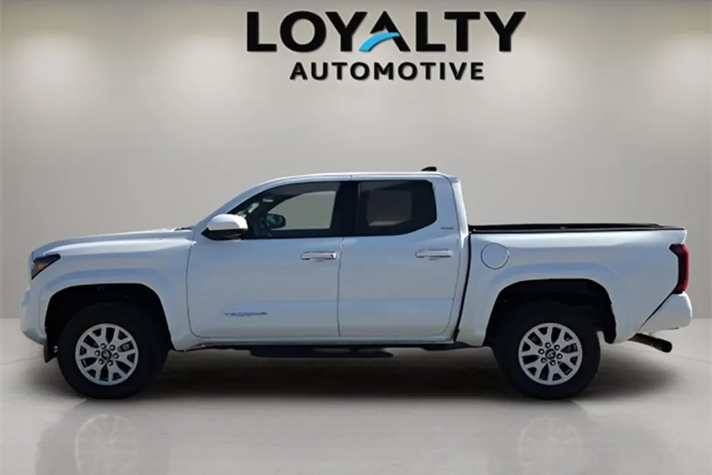 2024 Toyota Tacoma SR5 photo 1