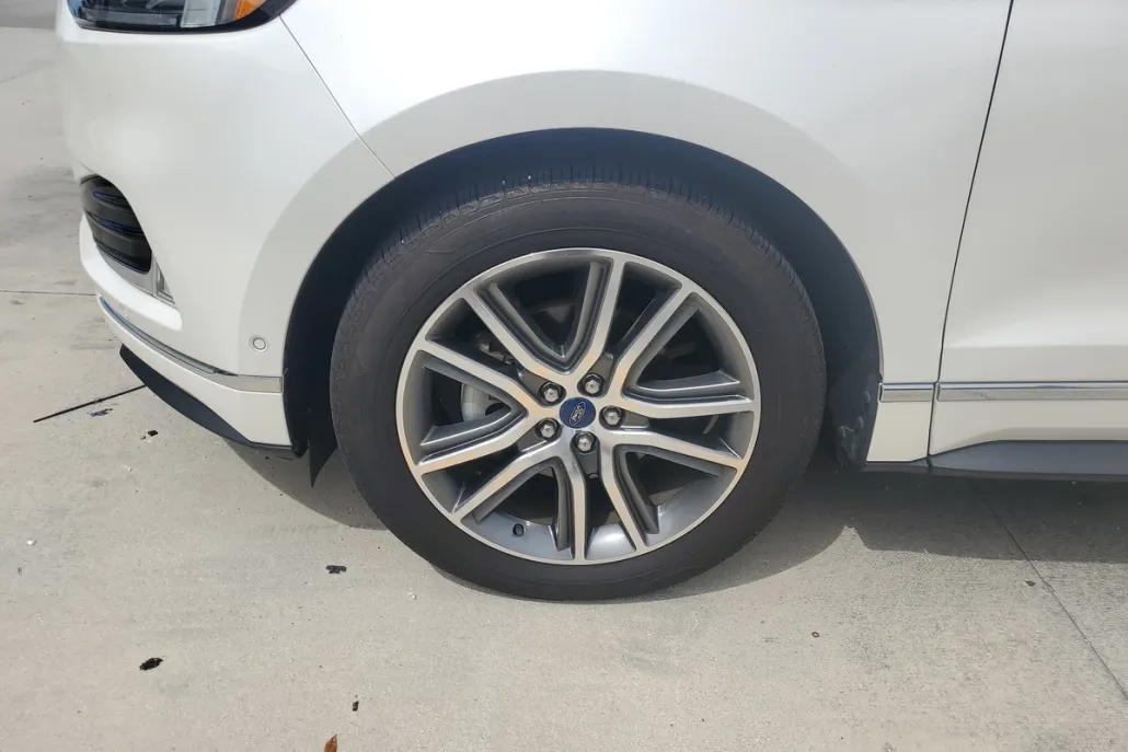 2019 Ford Edge Titanium photo 1