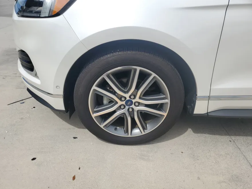 2019 Ford Edge Titanium photo 1
