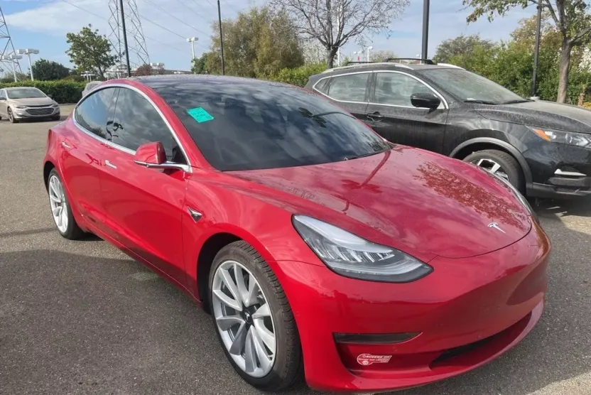 2018 Tesla Model 3 Long Range photo 1