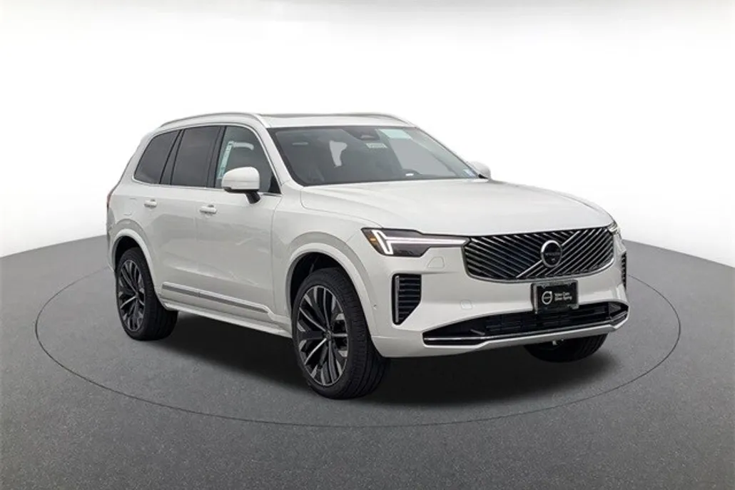 2026 Volvo XC90 T8 Plus photo 1