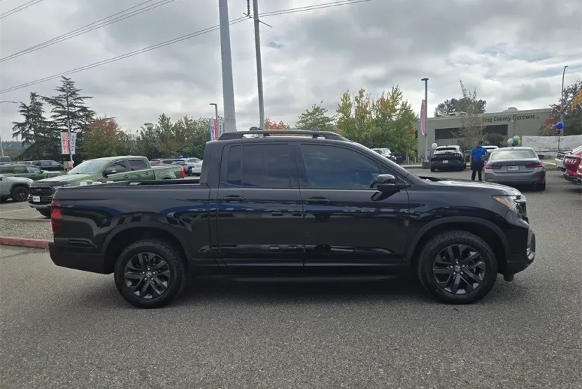 2021 Honda Ridgeline Sport photo 1