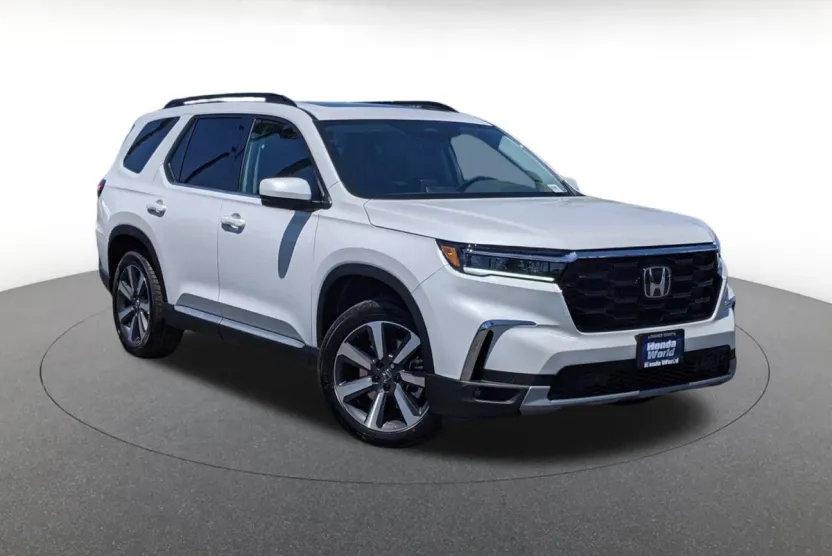 2025 Honda Pilot Touring photo 1