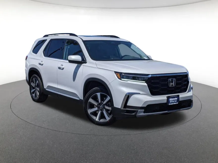 2025 Honda Pilot Touring photo 1