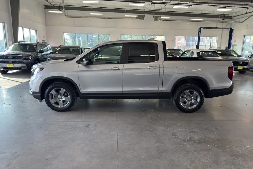 2025 Honda Ridgeline TrailSport photo 1